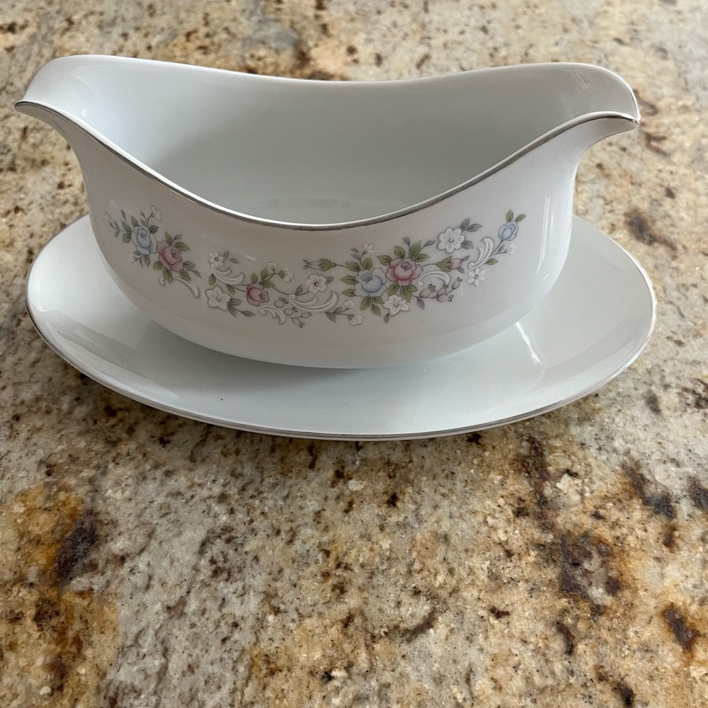 Carlton Corsage Gravy Boat no. 481